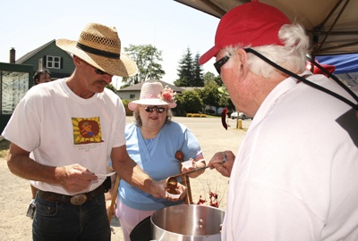 Steve and Dee Israel try some of Larry Gholston's chili at the Black Diamond Miners Day celebration Saturday.