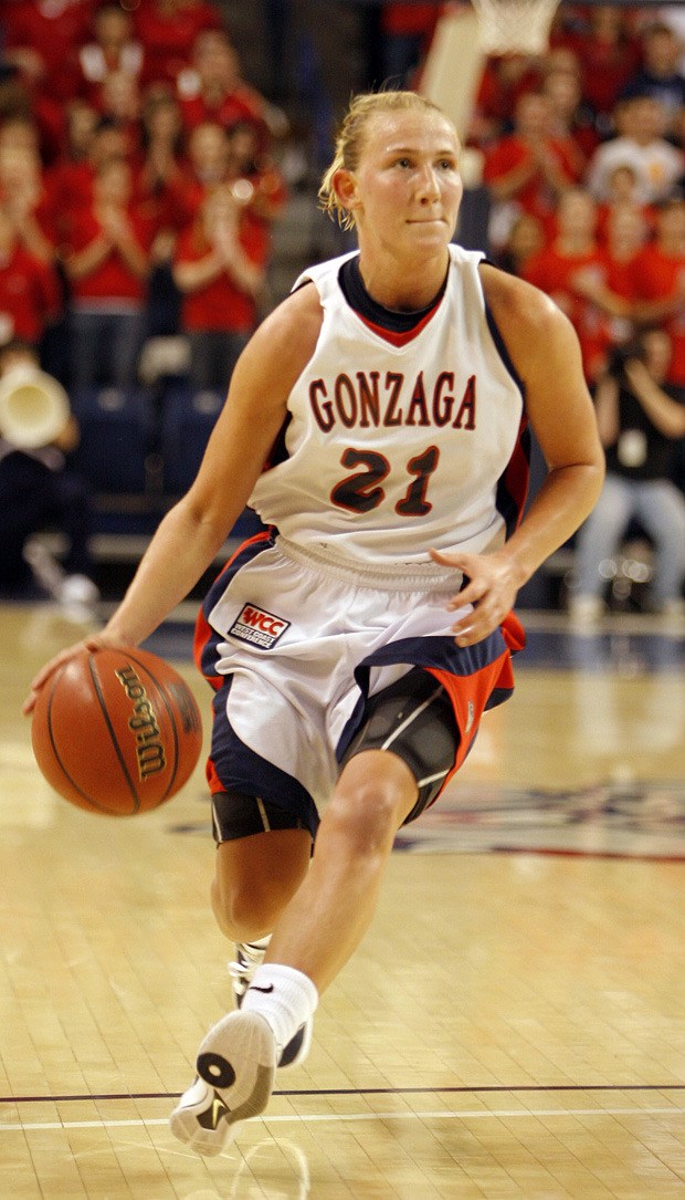 Kentwood High graduate Courtney Vandersloot dribbles the ball up court for Gonzaga. Vandersloot was chosen by Chicago with the third pick Monday in the WNBA draft.
