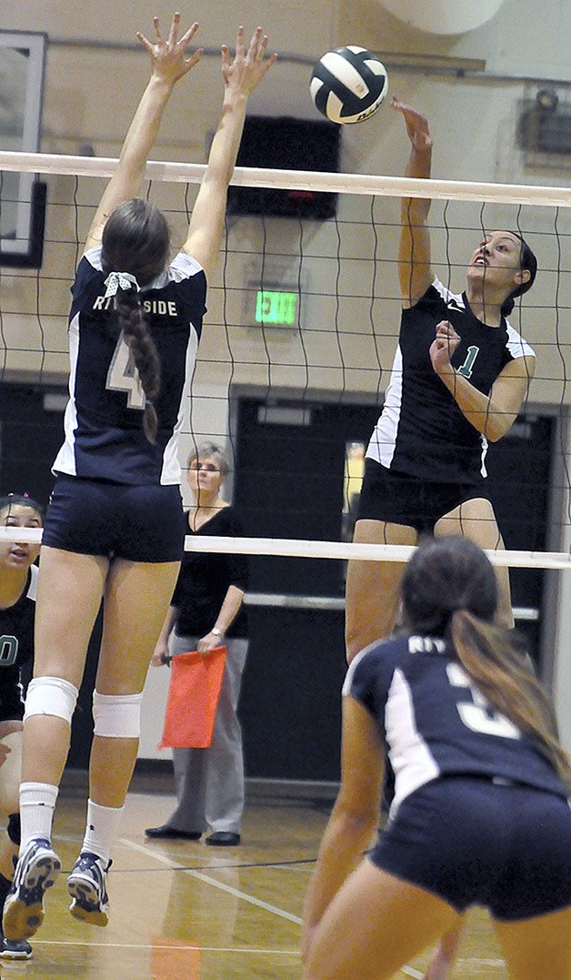 Kentwood’s Sarah Toeaina tries to drop the ball over the net against Auburn Riverside Oct. 29 in a 3-1 Conks win.