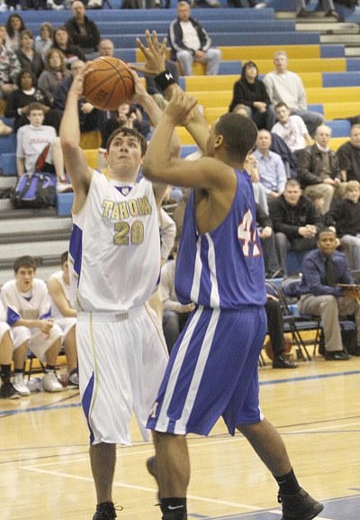 Tahoma's Tim Parr puts in two over Kent-Meridian Martel Taylor Barone