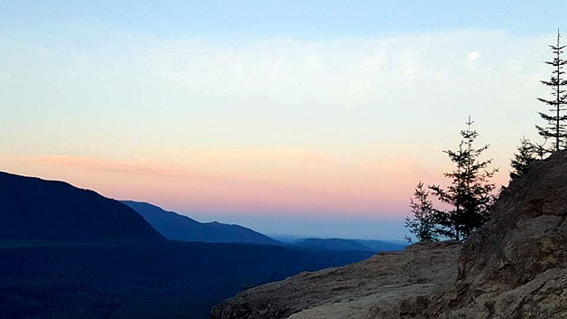 The moon was setting as the sun was rising at Rattlesnake Ledge.