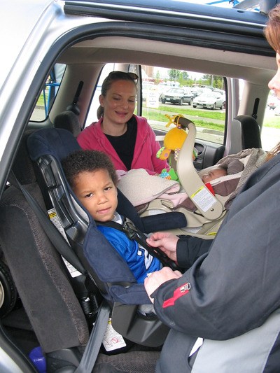 Car seats for children should comply with the new safety recommendations from the American Academy of Pediatrics.
