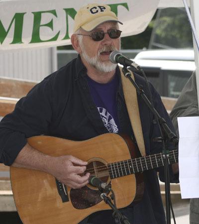 Jim Hanna performed with the Ryegrass band at the Farmers Market June 26.