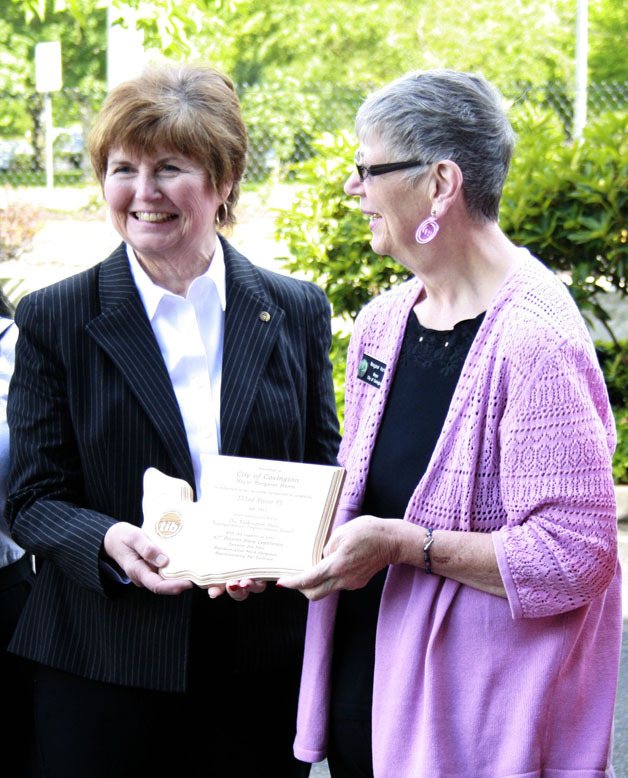 Jeanne Burbidge from the Washington State Department of Transportation presents Covington Mayor Margaret Harto with a plaque during the ceremony.