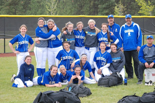 The Tahoma fastpitch team at the 4A state tournament.