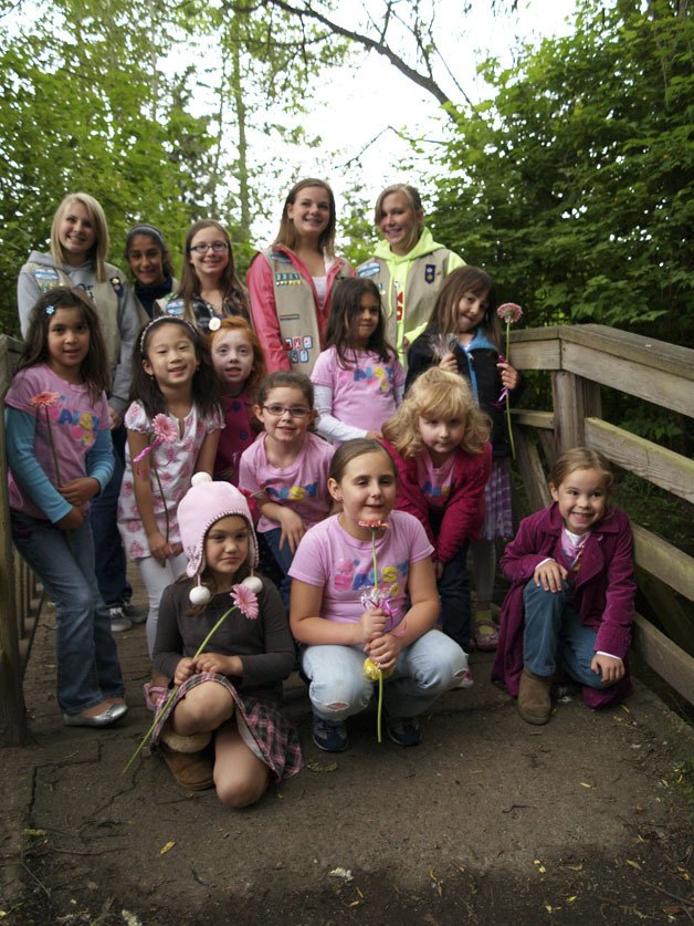 Maple Valley Girl Scouts new members at Lake Wilderness Park