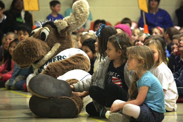 Current and former players for the Seattle Mariners as well as the Mariners Moose visited Crestwood Elementary on Jan. 9.