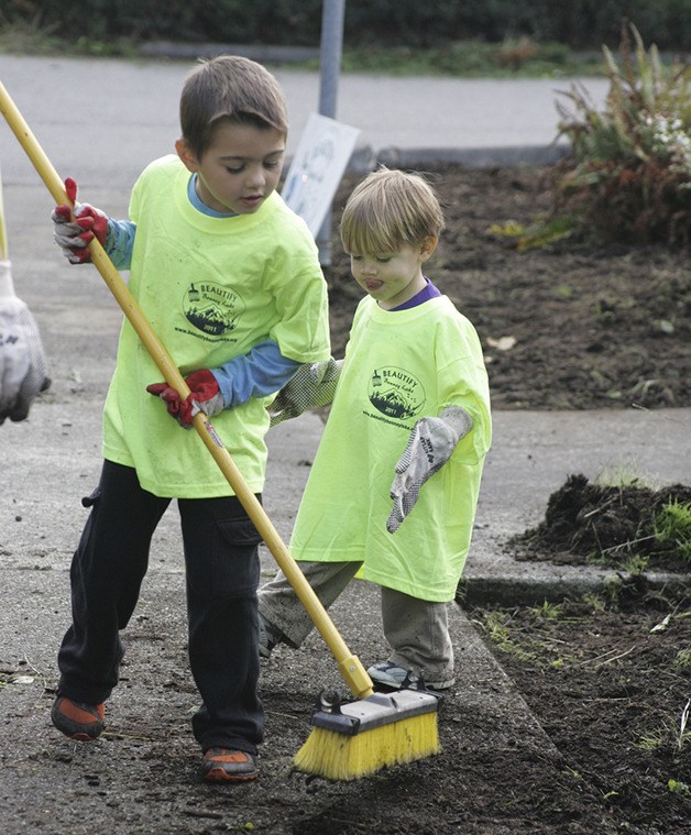 Maple Valley community members participated in the 13th annual Make a Difference Day on Saturday