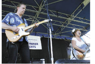 Lulu Lavever and Jon Lindahl played for the crowd at Lake Meridian Park near Covington