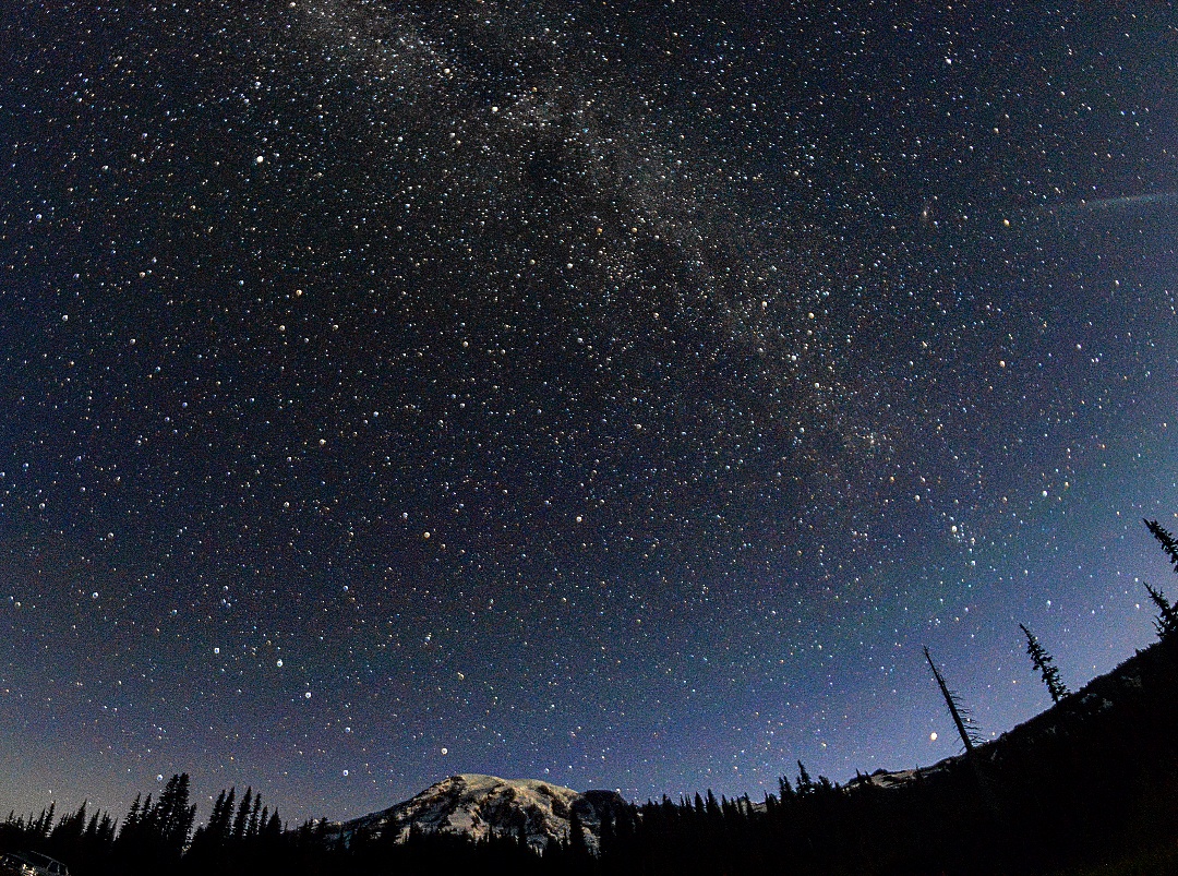 Justin Brownlee’s starry night over Mount Rainier won The U.S. National Weather Service