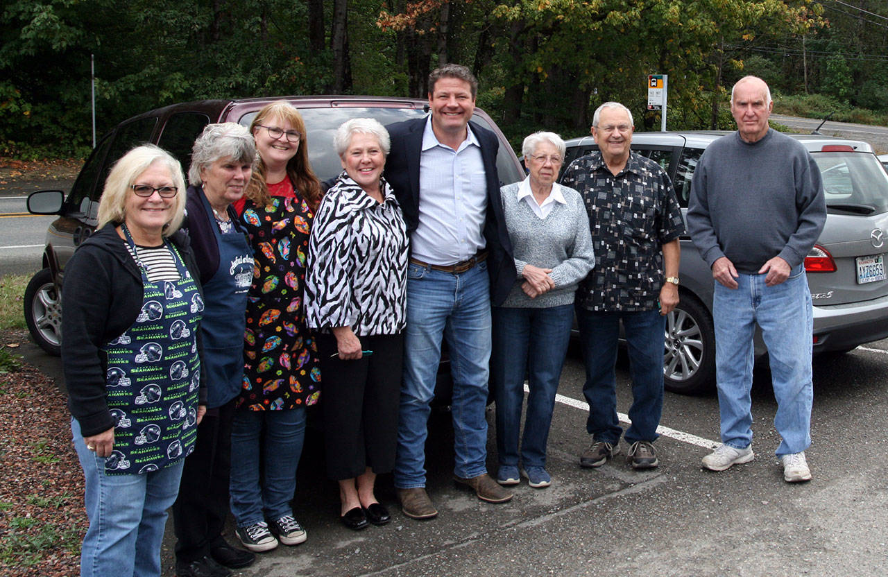 Dunn presents retired Metro Van to Black Diamond Community Center