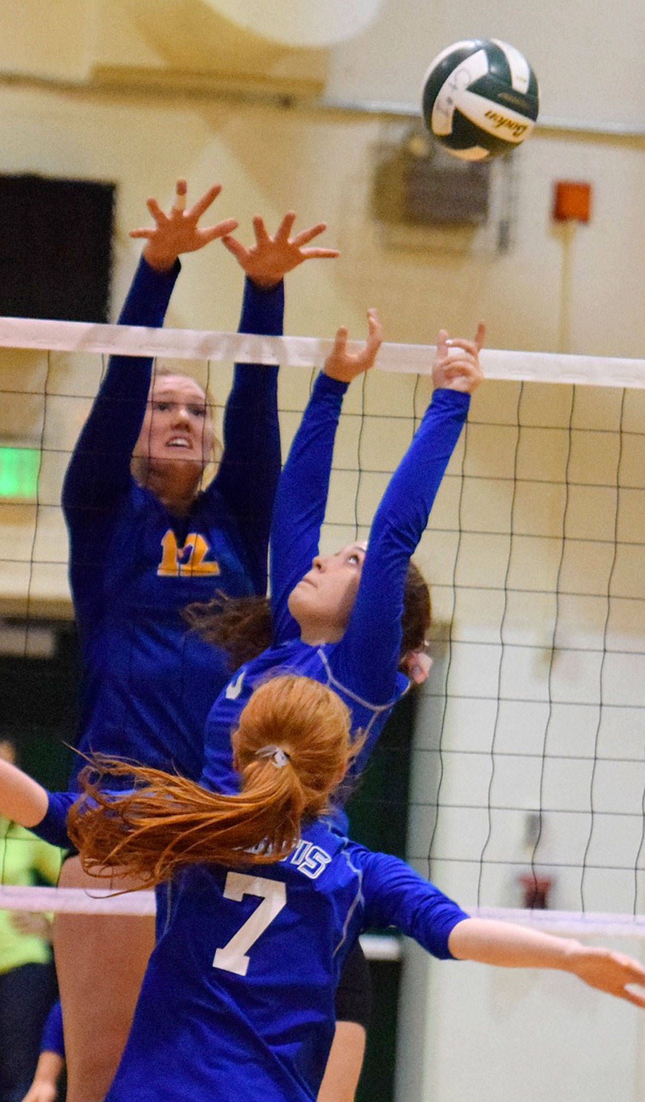 Tahoma volleyball on to state