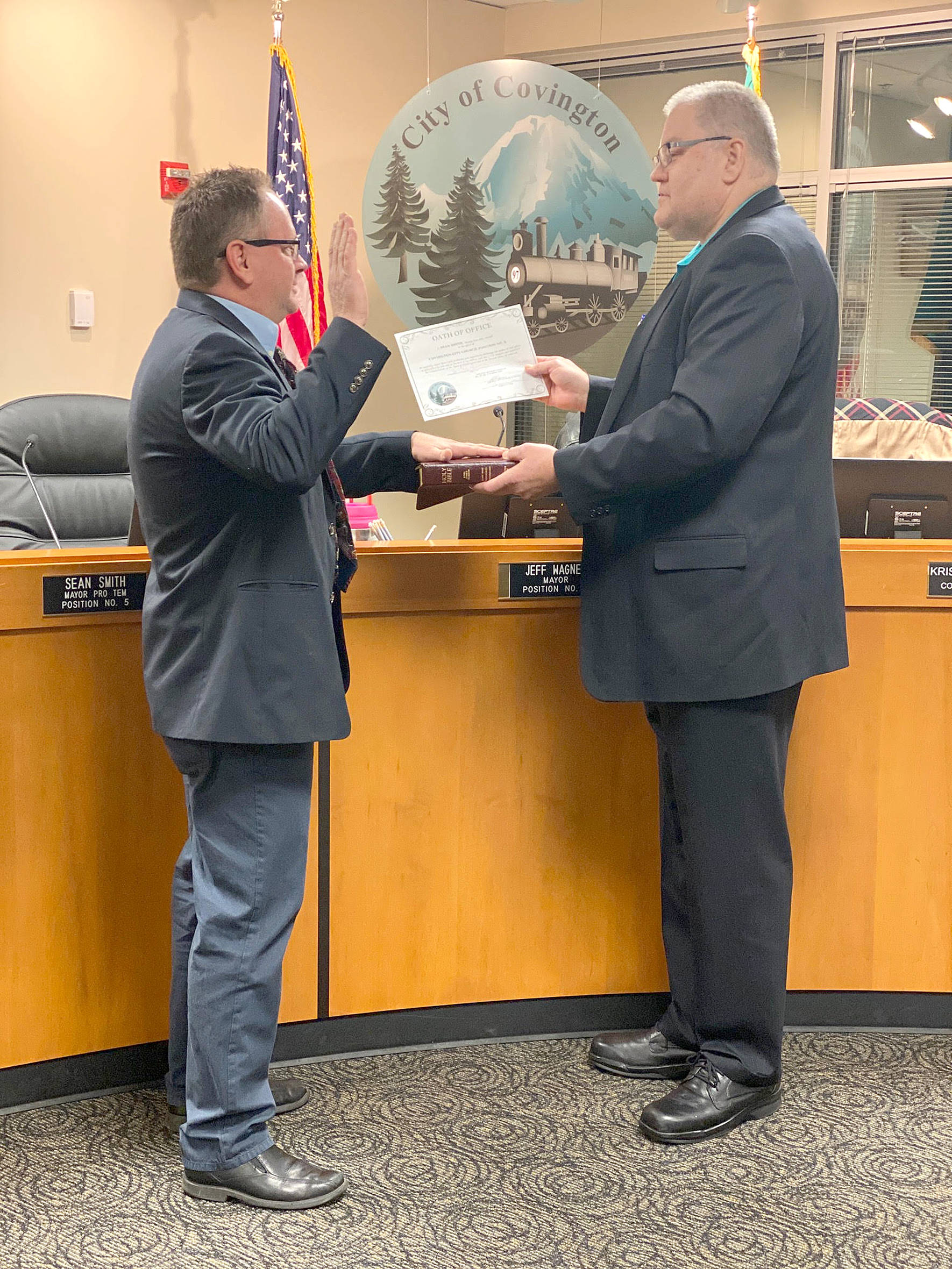 Mayor Jeff Wagner swears in Mayor Pro Tem Sean Smith during the Tuesday, Jan. 14, 2020 Covington City Council meeting. Photo by Karla Slate.