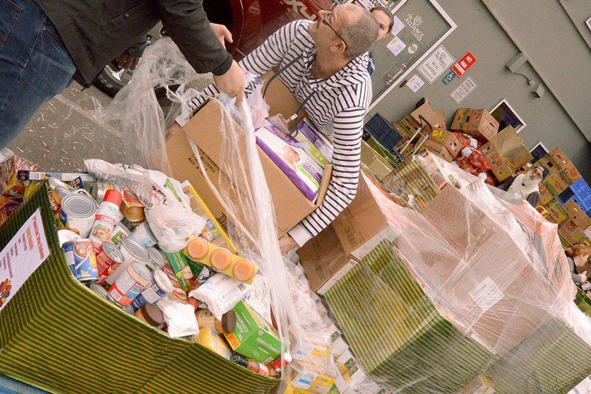 Inslee, nonprofits launch fund for state’s food banks as supply levels drop