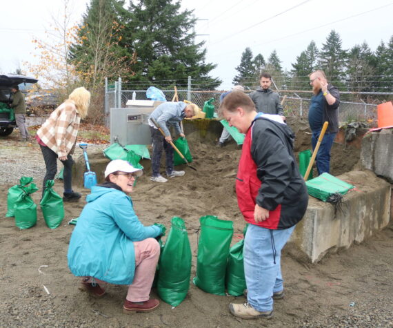 Maplewood residents and helpers fill up sandbag after sandbag at the county public sandbag station in the Highlands to keep the water from getting into their neighborhood. Photo by Bailey Jo Josie/Sound Publishing.