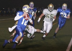 Tahoma quarterback Travis Montoya scrambles out of the pocket Friday as Auburn defenders chase him.