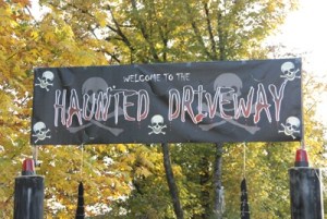 Jeff Potter dresses up his home at 28935 230th Ave. S.E. in Black Diamond every Halloween. Photos courtesy of Jeff Potter