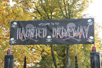 Jeff Potter dresses up his home at 28935 230th Ave. S.E. in Black Diamond every Halloween. Photos courtesy of Jeff Potter