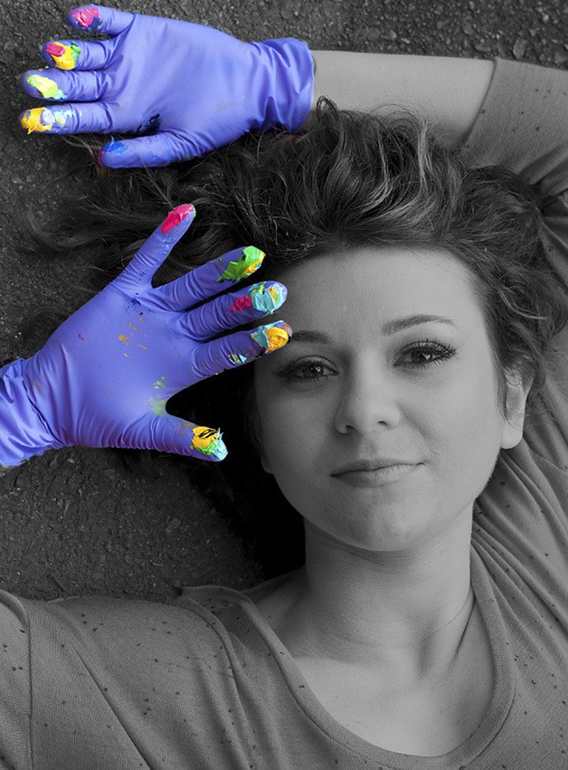 Tahoma High graduate Iris Scott is now making a living as an artist using a finger painting technique which has netted her thousands of dollars for her paintings She recently demonstrated the technique at Grass Lake Elementary.