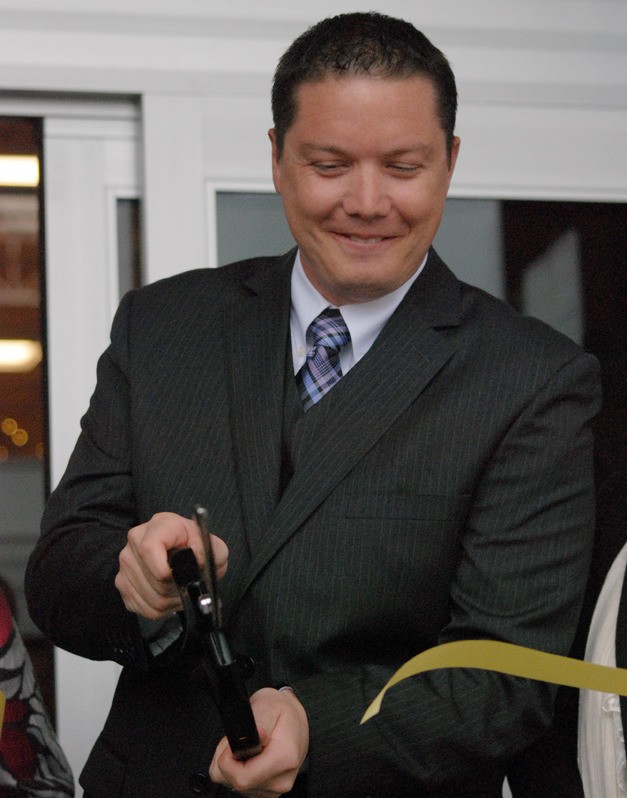 Maple Valley Mayor Bill Allison cuts the ribbon at the Fred Meyer.