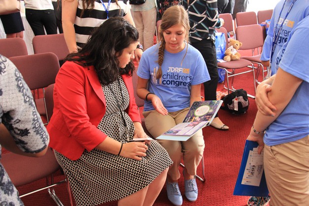 Makaila Heifner (right).