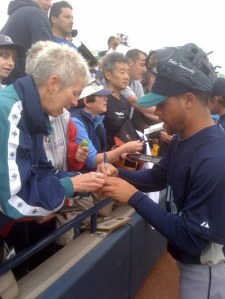 Ian Snell signs an autograph for Joan Carlson during FanFest in Peoria.