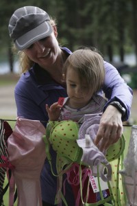 Shelli Beecher-Seitzler helps her daughter