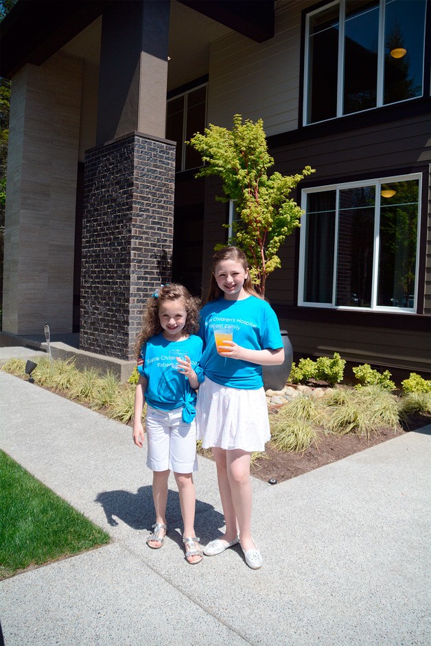 Alexis Douglas and her sister Austin