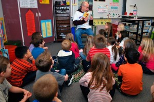 Glacier Park volunteer Sean McGovern reads to Ellen Rau’s first-grade class. McGovern’s 7-year-old daughter