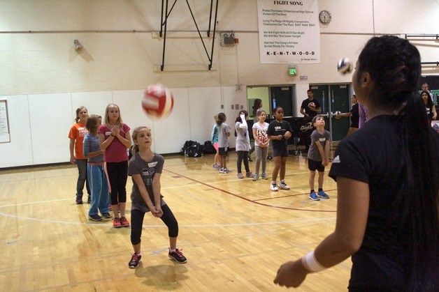 Cassidy Poore (center)