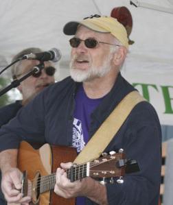 Jim Hanna from the Ryegrass band with Lynn Oliver on banjo