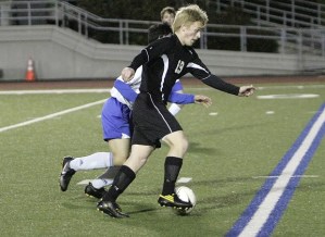 Kentlake’s Greg Gordan makes his move up the center in a match against Kent-Meridian Tuesday