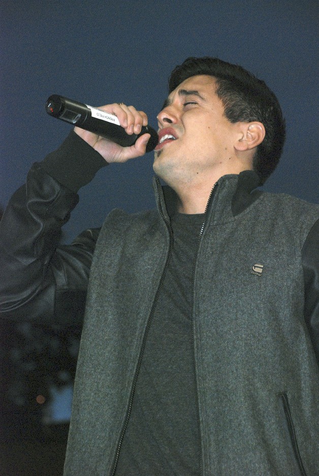 American Idol top-seven finalist Stefano Langone sings the Star Spangled Banner before the football game between his alma mater