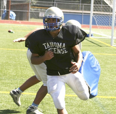 Niko Madison runs drills during Tahoma High football practice Monday.