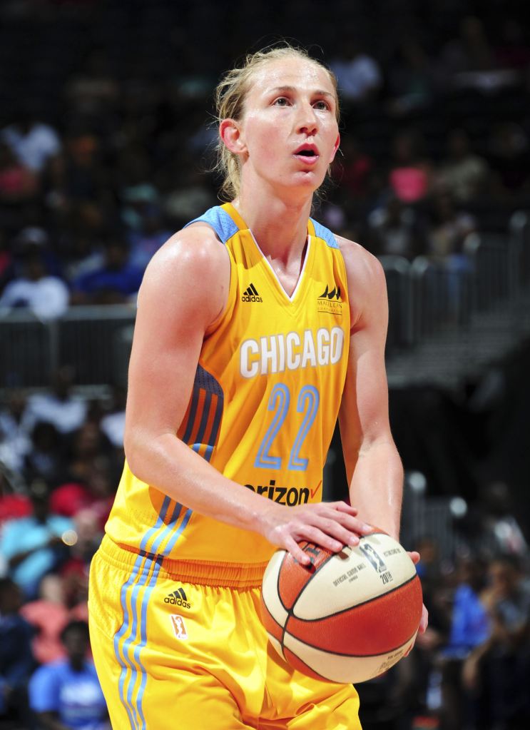 Courtney Vandersloot concentrates during game before shooting a free throw. SCOTT CUNNINGHAM/NBAE