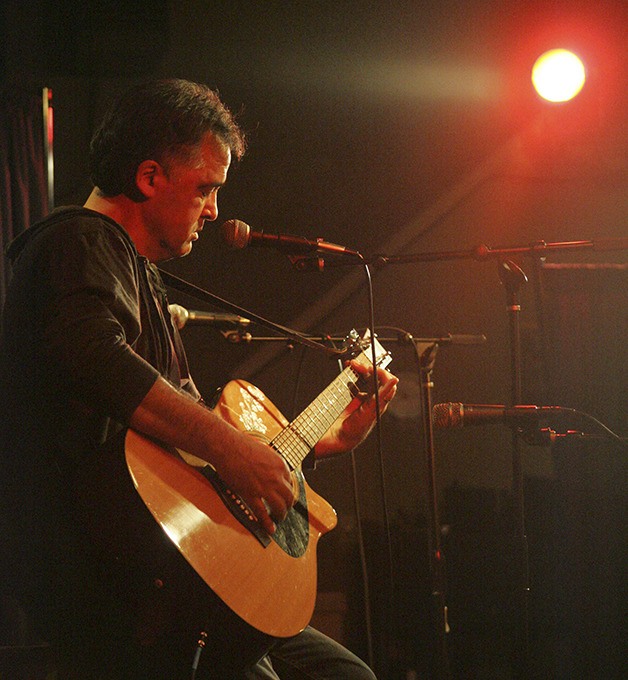 Michael Murphy performs at the Maple Valley Creative Arts Council’s open mic on Thursday.