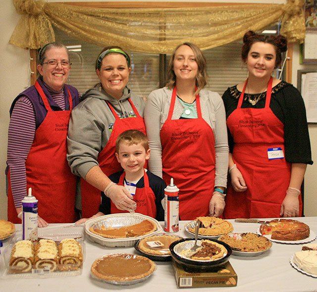 Community gathers Sunday for Thanksgiving dinner