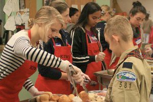Community gathers Sunday for Thanksgiving dinner