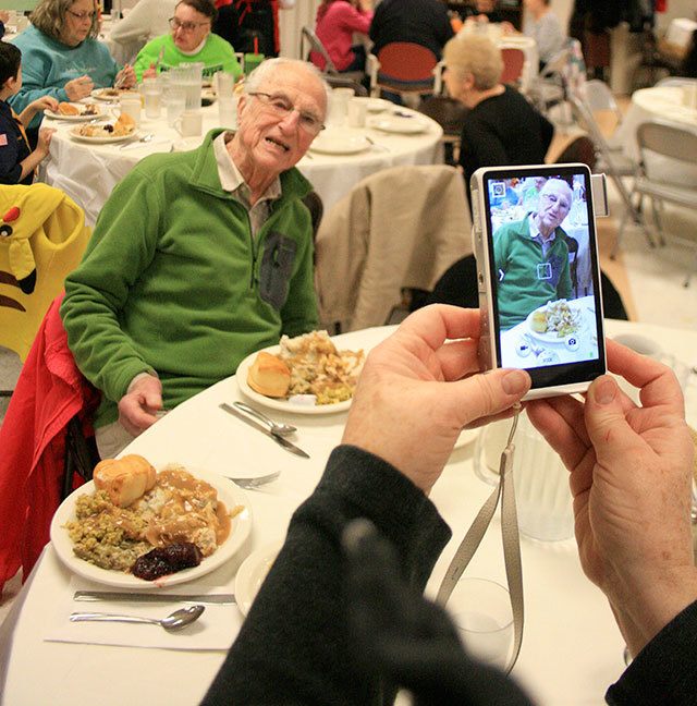 Community gathers Sunday for Thanksgiving dinner