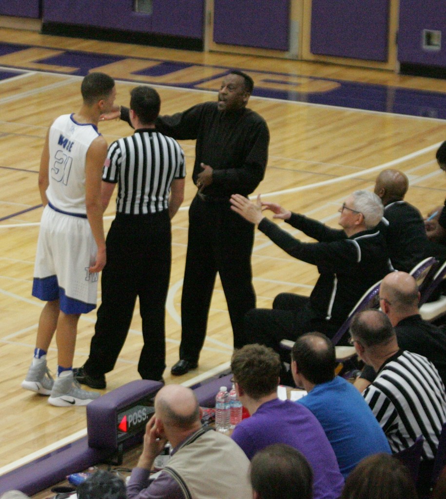 Conks lose to Federal Way, play in first round of state Wednesday | Photo Gallery