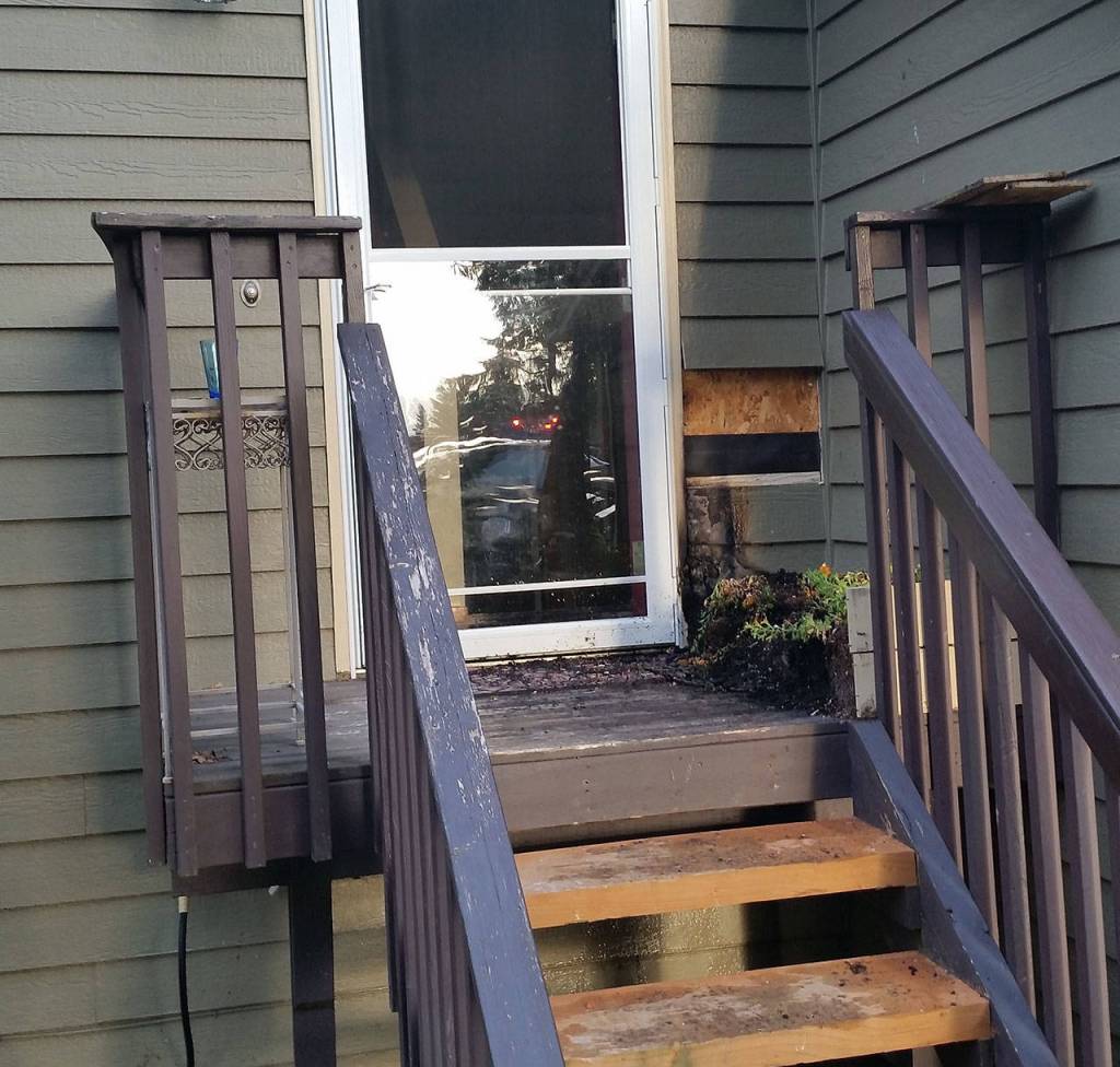 Small porch fire in Maple Valley
