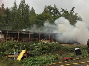 Maple Valley Fire respond to mobile home fire