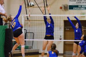 Tahoma volleyball on to state