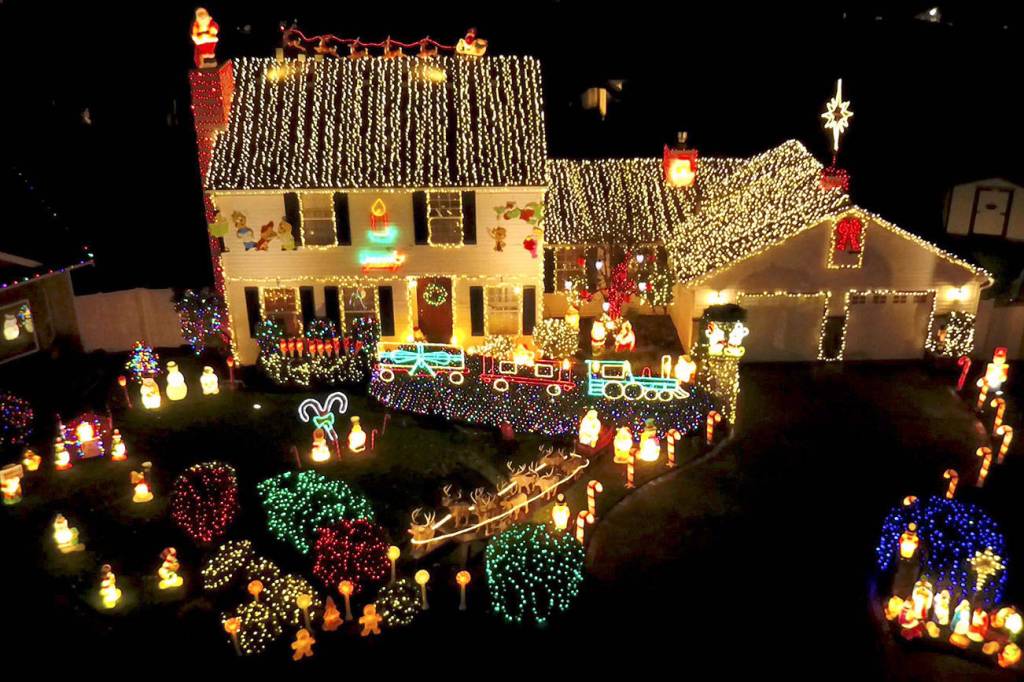 Man brings holiday cheer by decorating homes