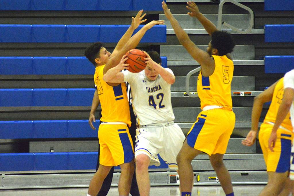 The Bear’s boys basketball take on Hazen|Photo Gallery