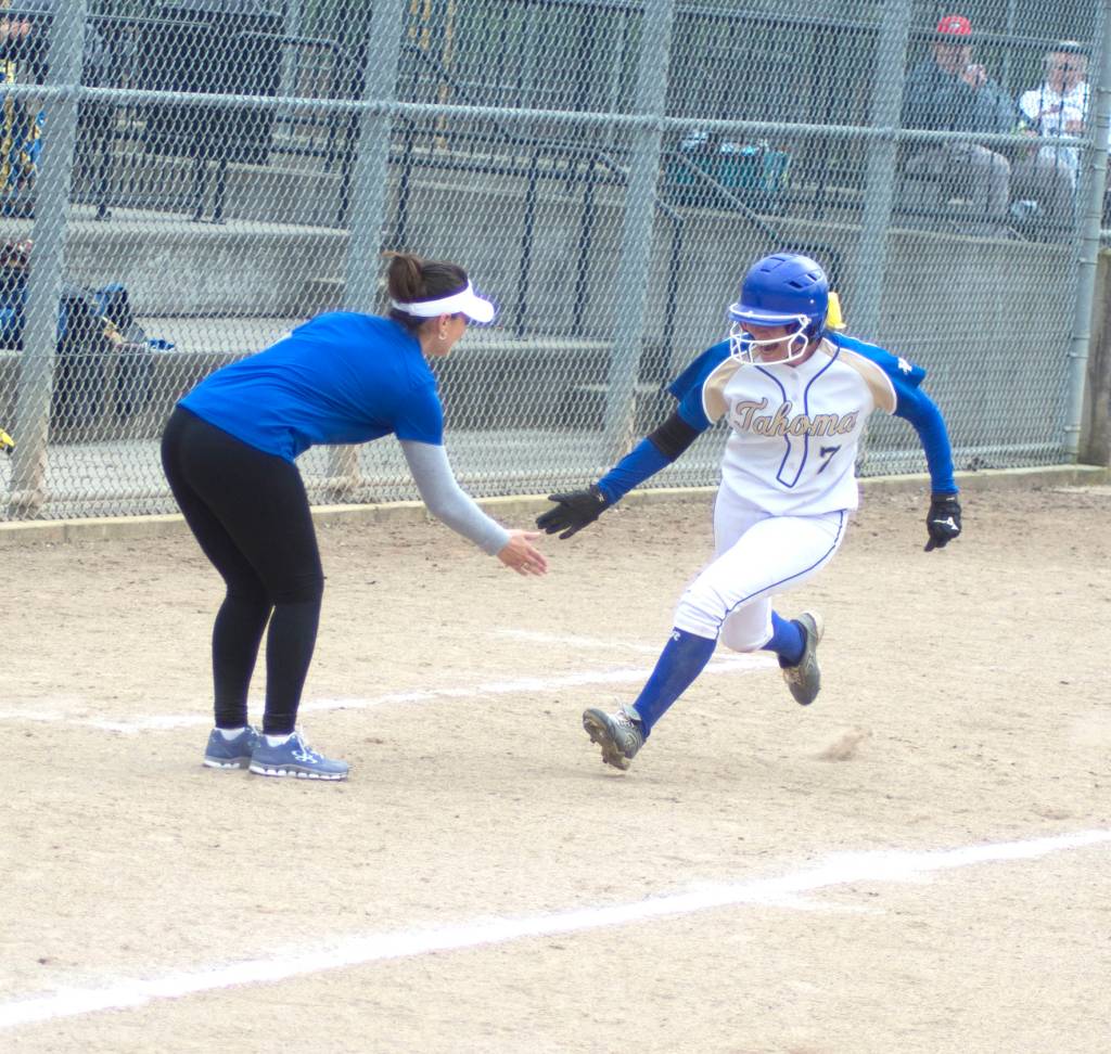 The Tahoma Bears opened district play Friday with a 11-1 win over Todd Beamer. The girls will compete at state beginning today, May 25. Photos by Kayse Angel