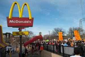 Between Seattles $15 minimum wage and the new no-poach cause agreement, Washington has been leading the nation in advancing fast food workers rights. Photo by Fibonacci Blue/Flickr
