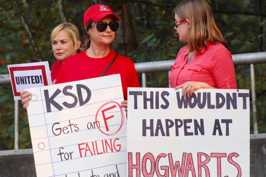 Members of the Kent Association of Paraeducators rally outside school district offices Wednesday, Aug. 22. Like teachers, paras are seeking higher wages. MARK KLAAS, Kent Reporter