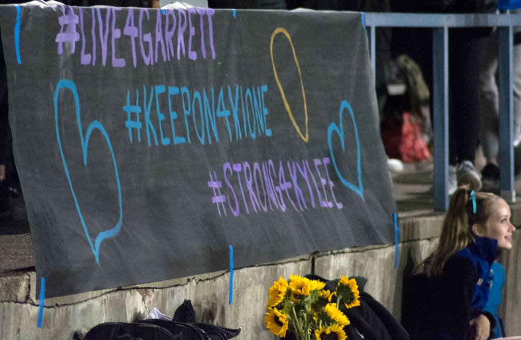 Students made a sign to display at the last home Tahoma football game on Sept. 21 to honor the death of their fellow students who have died. Photo by Kayse Angel