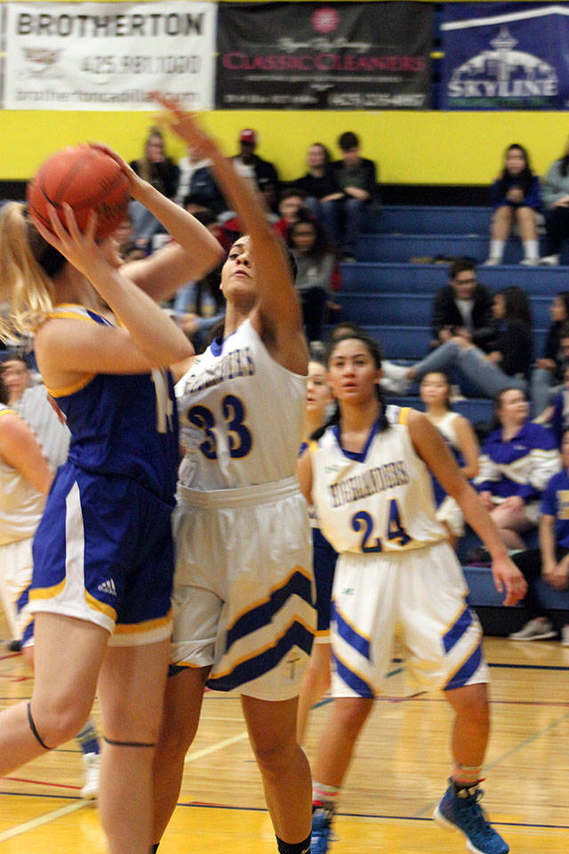 Photos from the Jan. 4 game by Sarah Brenden